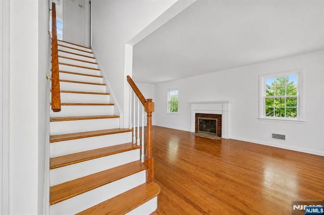 18 Mountainside Drive, Wayne, NJ 07470