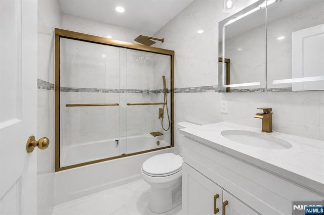 18 Mountainside Drive, Wayne, NJ 07470