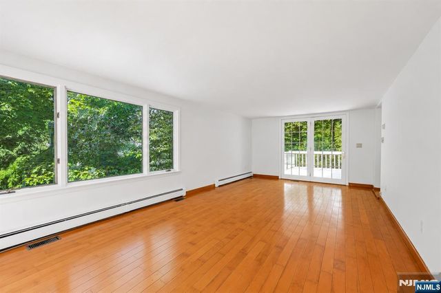18 Mountainside Drive, Wayne, NJ 07470