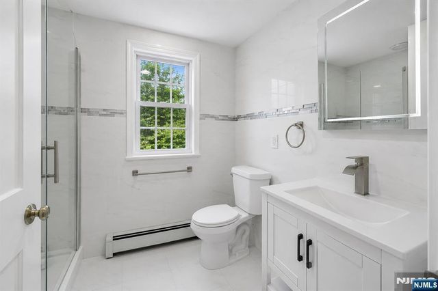 18 Mountainside Drive, Wayne, NJ 07470