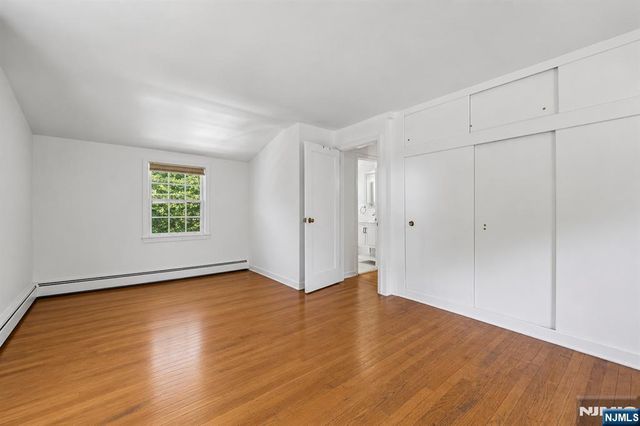 18 Mountainside Drive, Wayne, NJ 07470