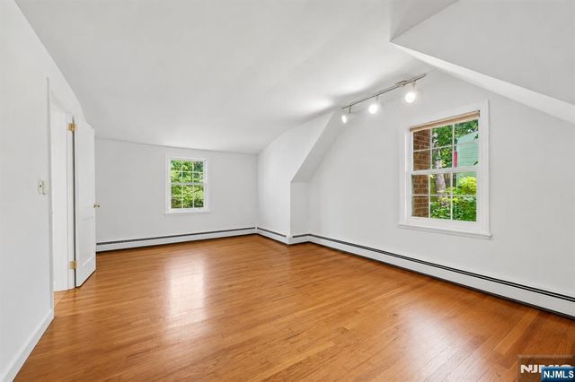 18 Mountainside Drive, Wayne, NJ 07470