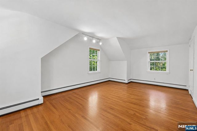 18 Mountainside Drive, Wayne, NJ 07470