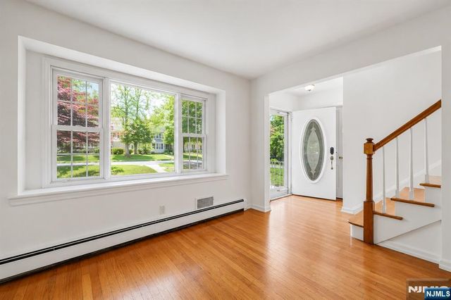 18 Mountainside Drive, Wayne, NJ 07470