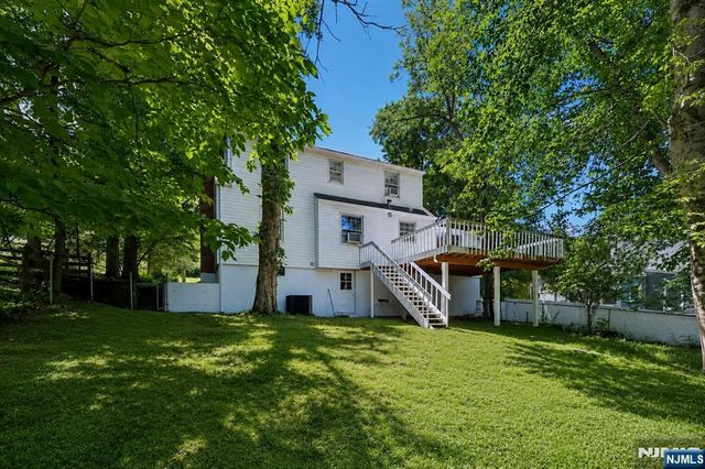 18 Mountainside Drive, Wayne, NJ 07470