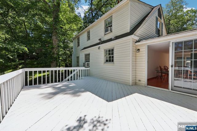 18 Mountainside Drive, Wayne, NJ 07470