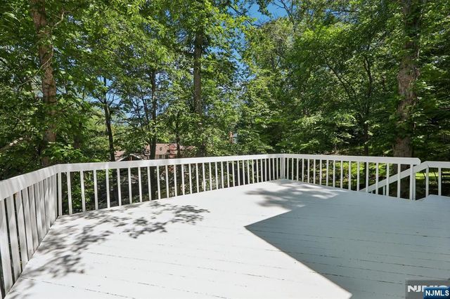 18 Mountainside Drive, Wayne, NJ 07470