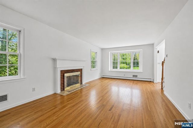 18 Mountainside Drive, Wayne, NJ 07470