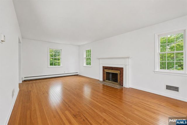 18 Mountainside Drive, Wayne, NJ 07470