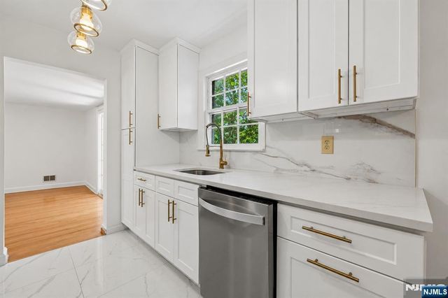 18 Mountainside Drive, Wayne, NJ 07470