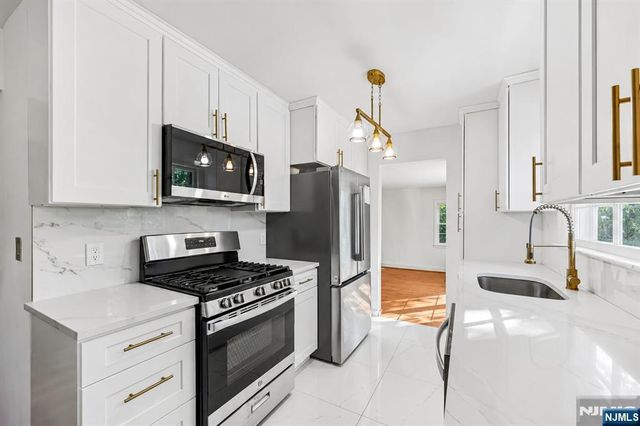 18 Mountainside Drive, Wayne, NJ 07470