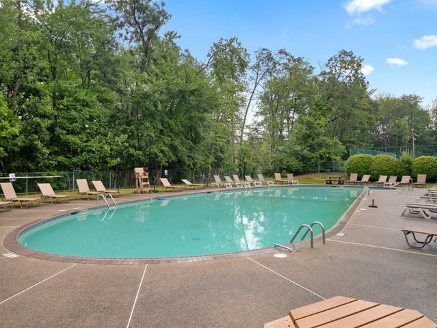 1 Fernview Ave 6, North Andover, MA 01845