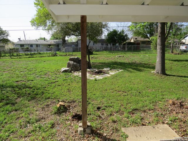 842 HORSESHOE TRL, Universal City, TX 78148