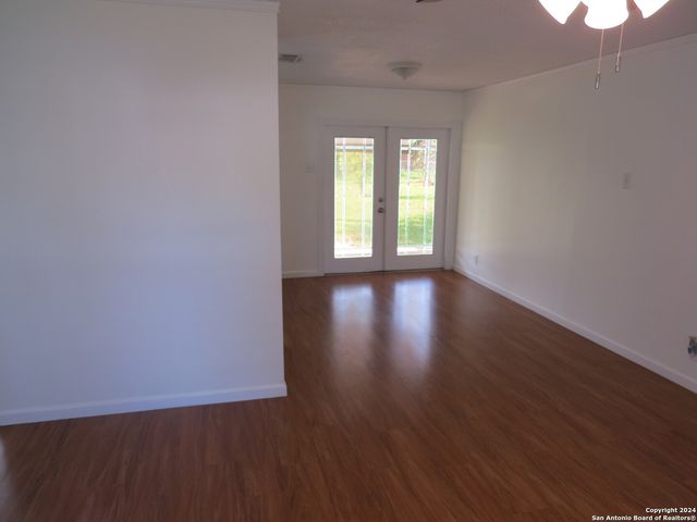 842 HORSESHOE TRL, Universal City, TX 78148