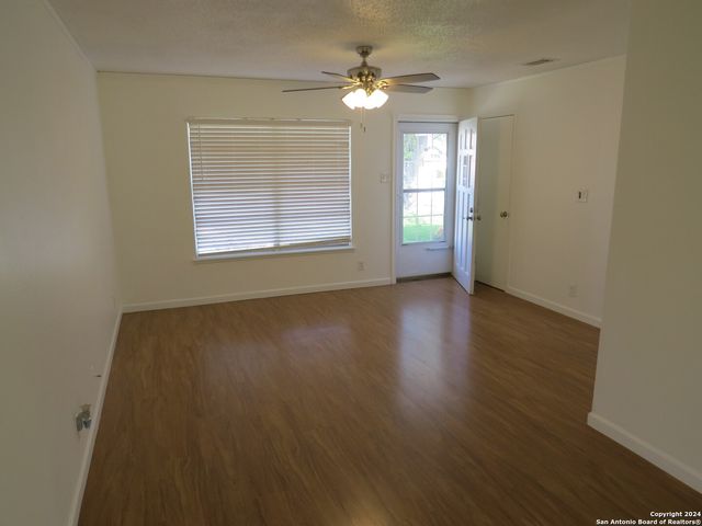 842 HORSESHOE TRL, Universal City, TX 78148