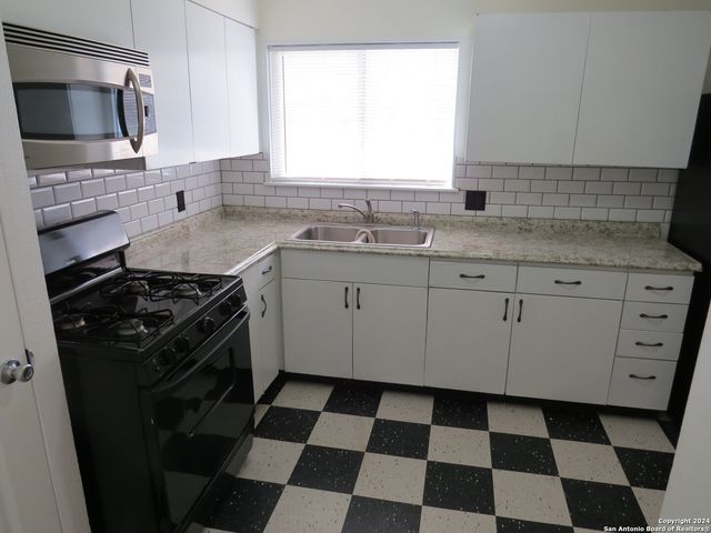 842 HORSESHOE TRL, Universal City, TX 78148
