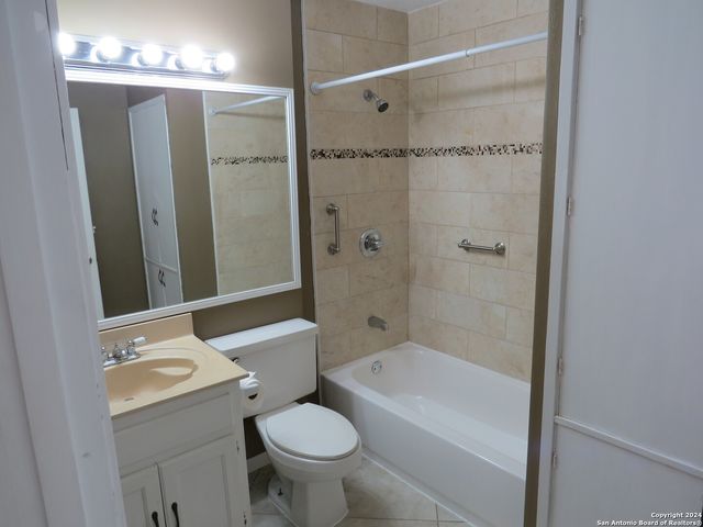 842 HORSESHOE TRL, Universal City, TX 78148