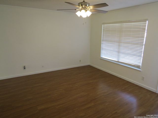 842 HORSESHOE TRL, Universal City, TX 78148