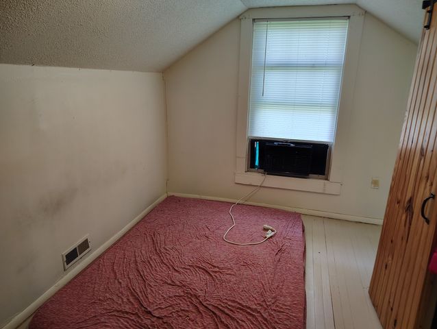700 Red Boiling Springs Rd, Lafayette, TN 37083