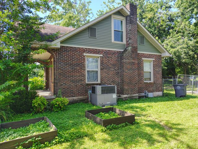 700 Red Boiling Springs Rd, Lafayette, TN 37083