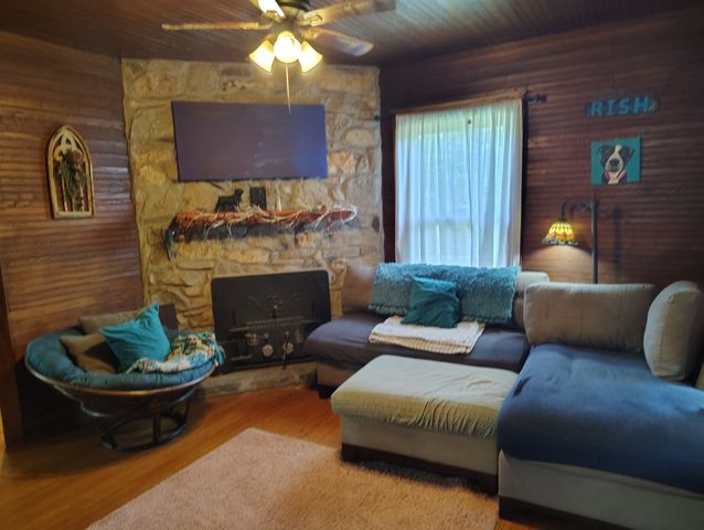 700 Red Boiling Springs Rd, Lafayette, TN 37083