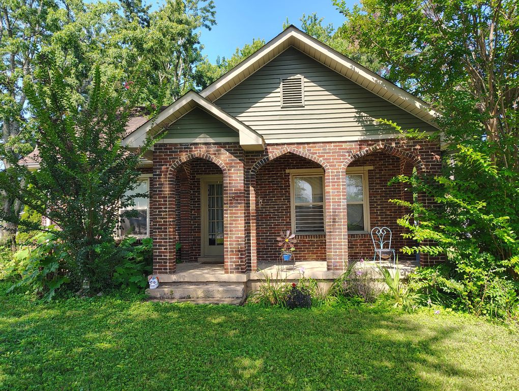700 Red Boiling Springs Rd, Lafayette, TN 37083