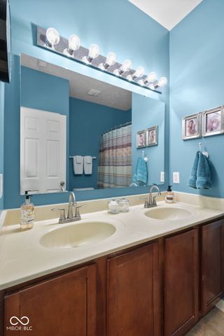 1381 Brookway Drive, Avon, IN 46123