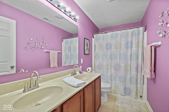 1381 Brookway Drive, Avon, IN 46123
