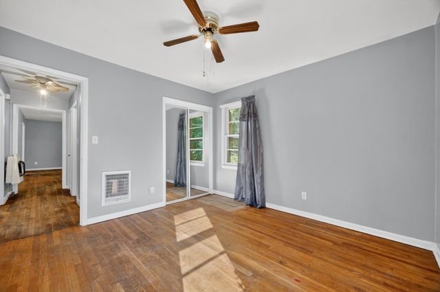 15 Oak Dr, Fayetteville, TN 37334