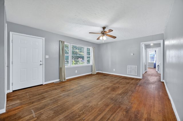 15 Oak Dr, Fayetteville, TN 37334