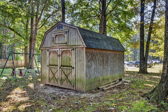 15 Oak Dr, Fayetteville, TN 37334