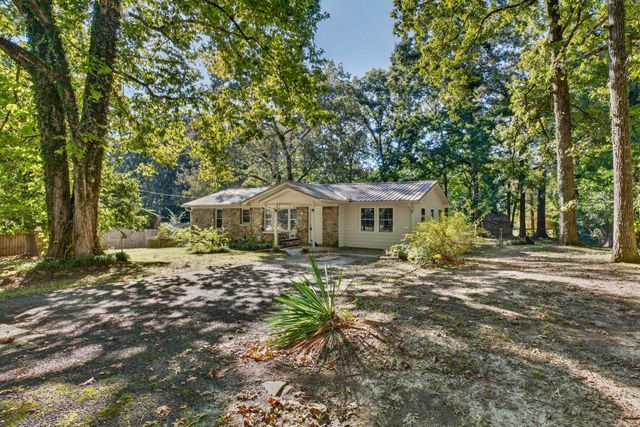 15 Oak Dr, Fayetteville, TN 37334