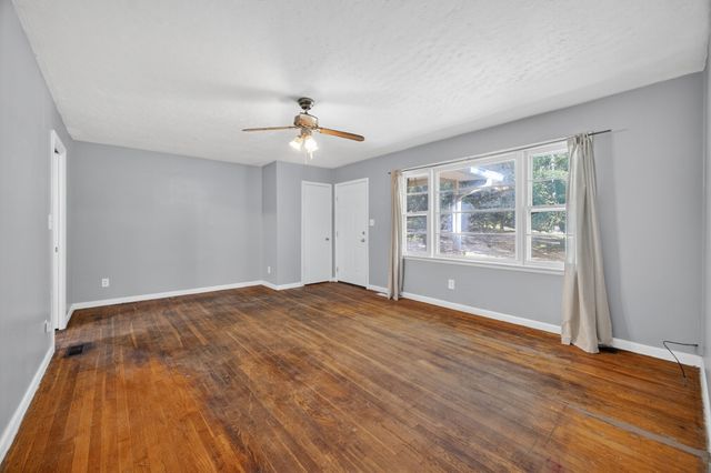 15 Oak Dr, Fayetteville, TN 37334