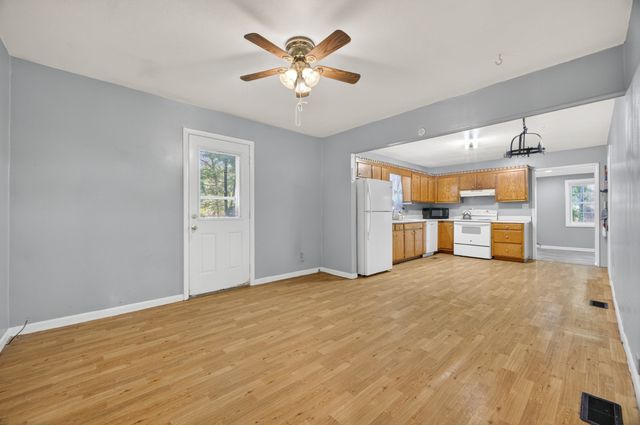 15 Oak Dr, Fayetteville, TN 37334