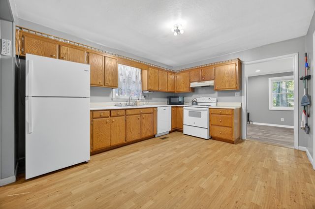 15 Oak Dr, Fayetteville, TN 37334