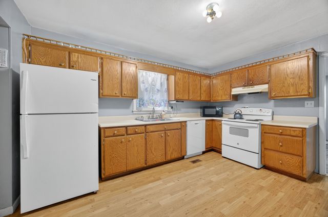 15 Oak Dr, Fayetteville, TN 37334
