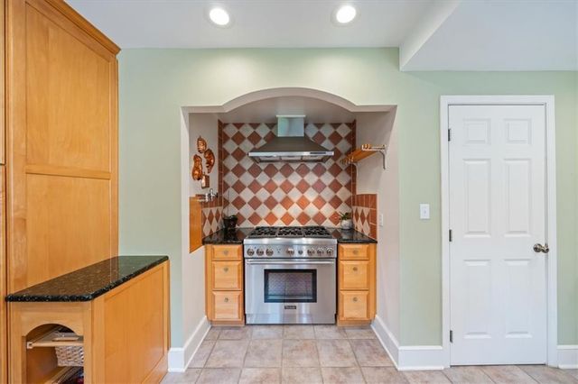 1215 Arno Road, Kansas City, MO 64113