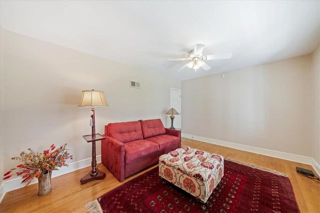 1215 Arno Road, Kansas City, MO 64113
