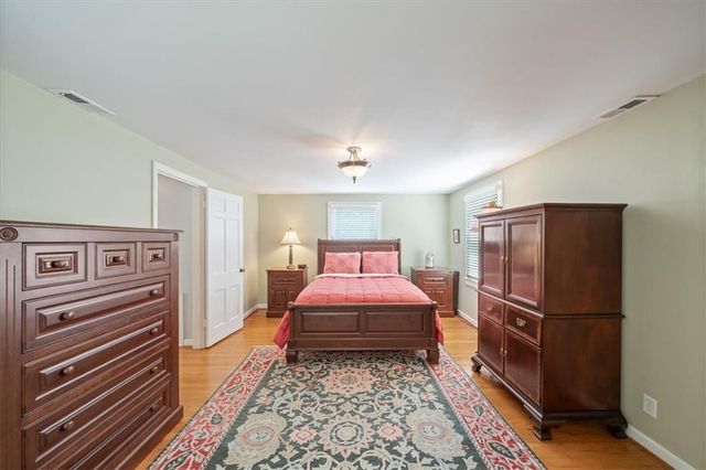 1215 Arno Road, Kansas City, MO 64113