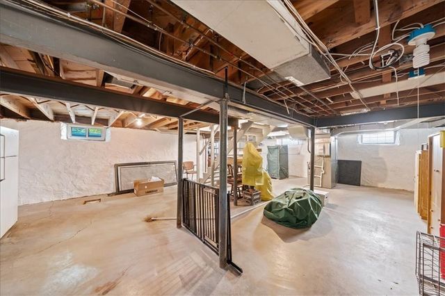 1215 Arno Road, Kansas City, MO 64113