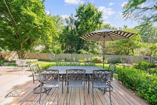 1215 Arno Road, Kansas City, MO 64113