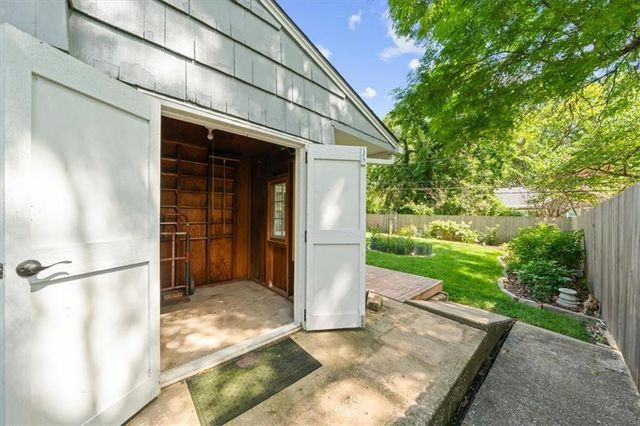 1215 Arno Road, Kansas City, MO 64113