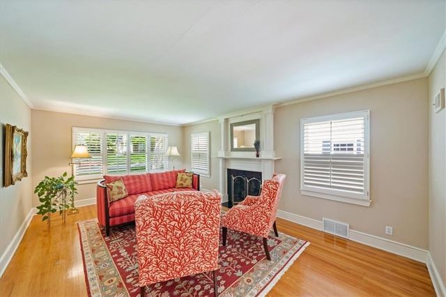 1215 Arno Road, Kansas City, MO 64113