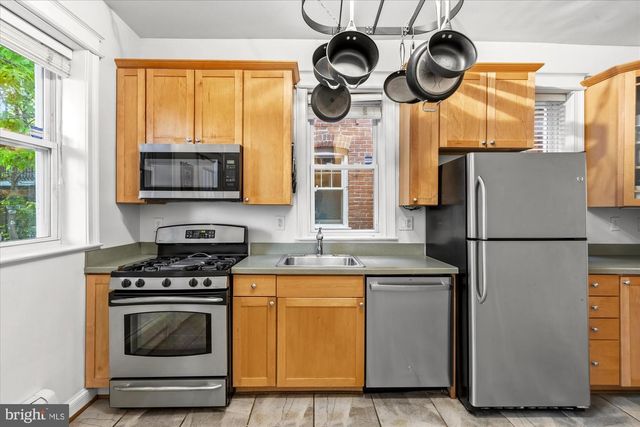 1032 KENYON ST NW, Washington, DC 20010
