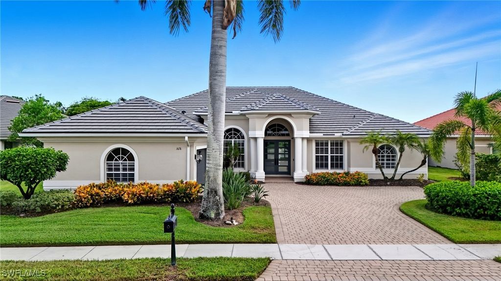 1676 Manchester CT, Naples, FL 34109