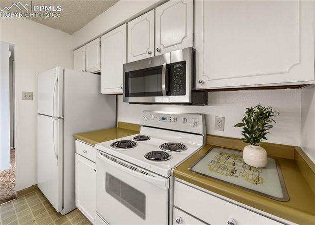 411 Lakewood Circle C904, Colorado Springs, CO 80910