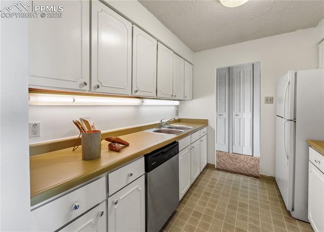 411 Lakewood Circle C904, Colorado Springs, CO 80910