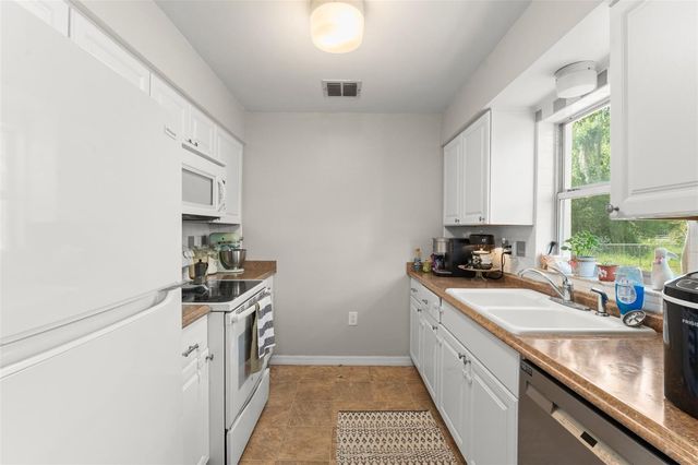2710 W COUNTY ROAD 44, Eustis, FL 32726