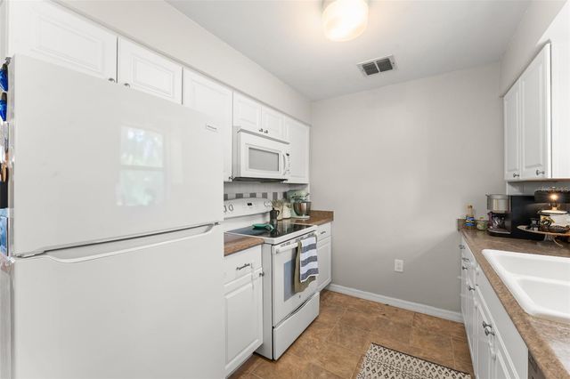 2710 W COUNTY ROAD 44, Eustis, FL 32726