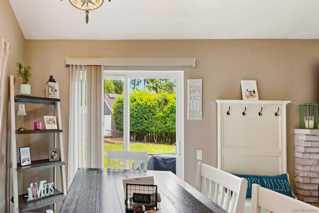 956 Mariposa Place, Escondido, CA 92026